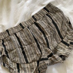 RARE Acacia Swimwear Polynesia Print Shorts Size Small